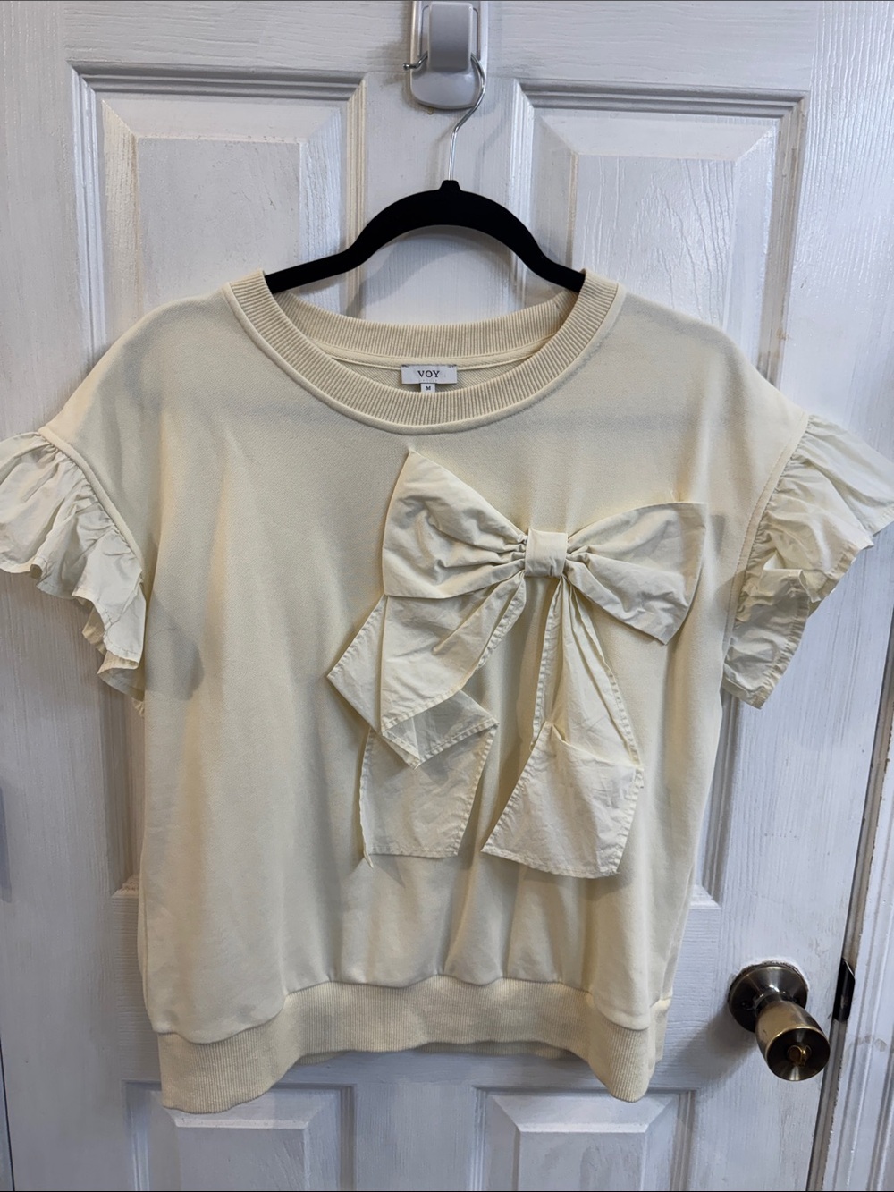 Cream Bow Short Sleeve Top by Voy
